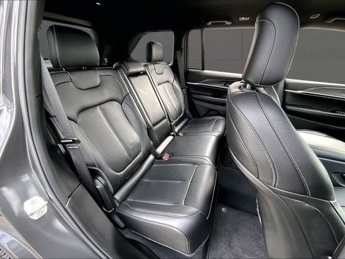 Used 2024 Jeep Grand Cherokee Limited w/ Black Appearance Package AWD/4WD image 27