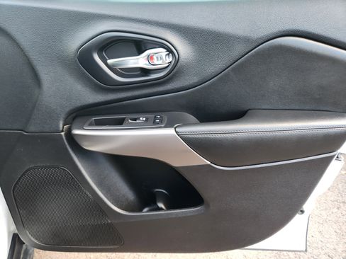 Used 2019 Jeep Cherokee Limited image 15