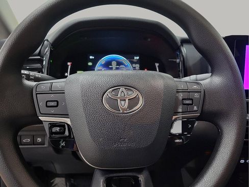 Certified 2025 Toyota Camry LE w/ Convenience Package image 11