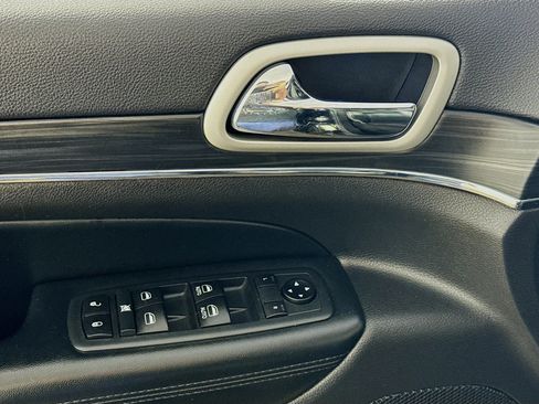 Used 2020 Jeep Grand Cherokee Limited image 21