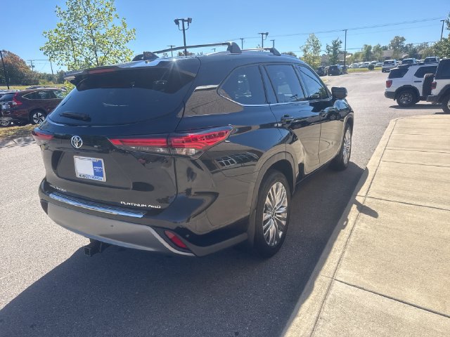 Used 2023 Toyota Highlander Platinum AWD/4WD image 4