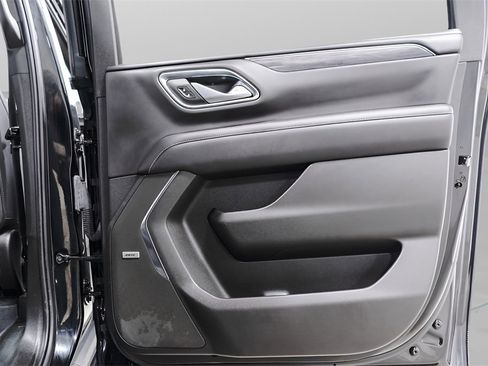 Used 2022 GMC Yukon XL SLT w/ SLT Luxury Package image 31