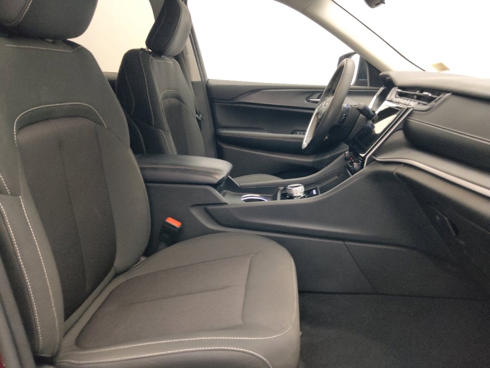 Used 2023 Jeep Grand Cherokee Laredo X RWD image 21