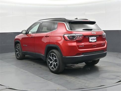 Used 2025 Jeep Compass Limited image 6