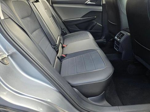 Used 2022 Volkswagen Taos SE FWD image 18