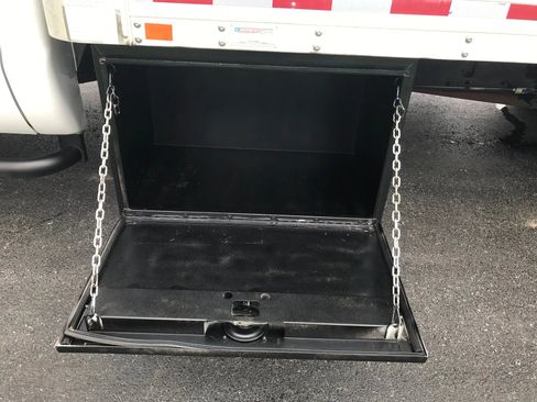 Used 2016 Ford F550 2WD Regular Cab Super Duty image 27