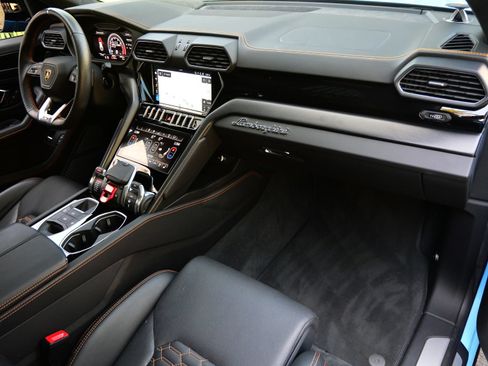 Used 2021 Lamborghini Urus AWD/4WD image 25