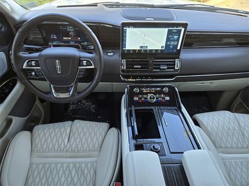 Used 2022 Lincoln Navigator L Black Label image 17