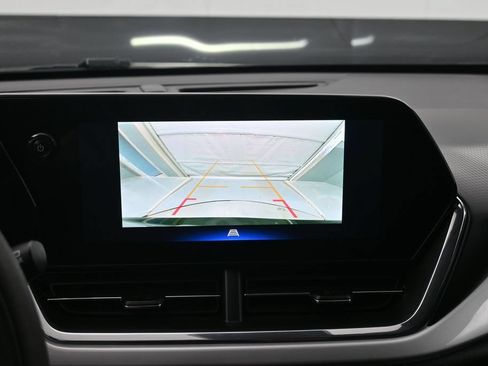 Used 2025 Chevrolet Trax LT FWD image 14