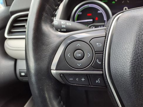 Used 2022 Toyota Camry XLE image 18