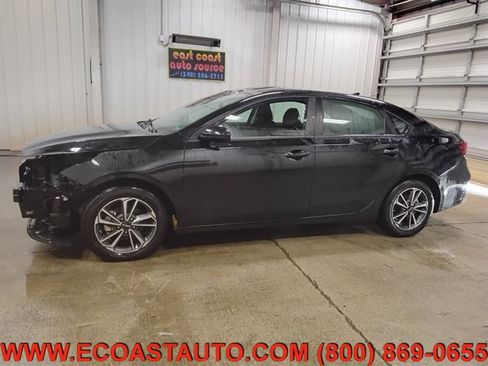 Used 2023 Kia Forte LXS image 2