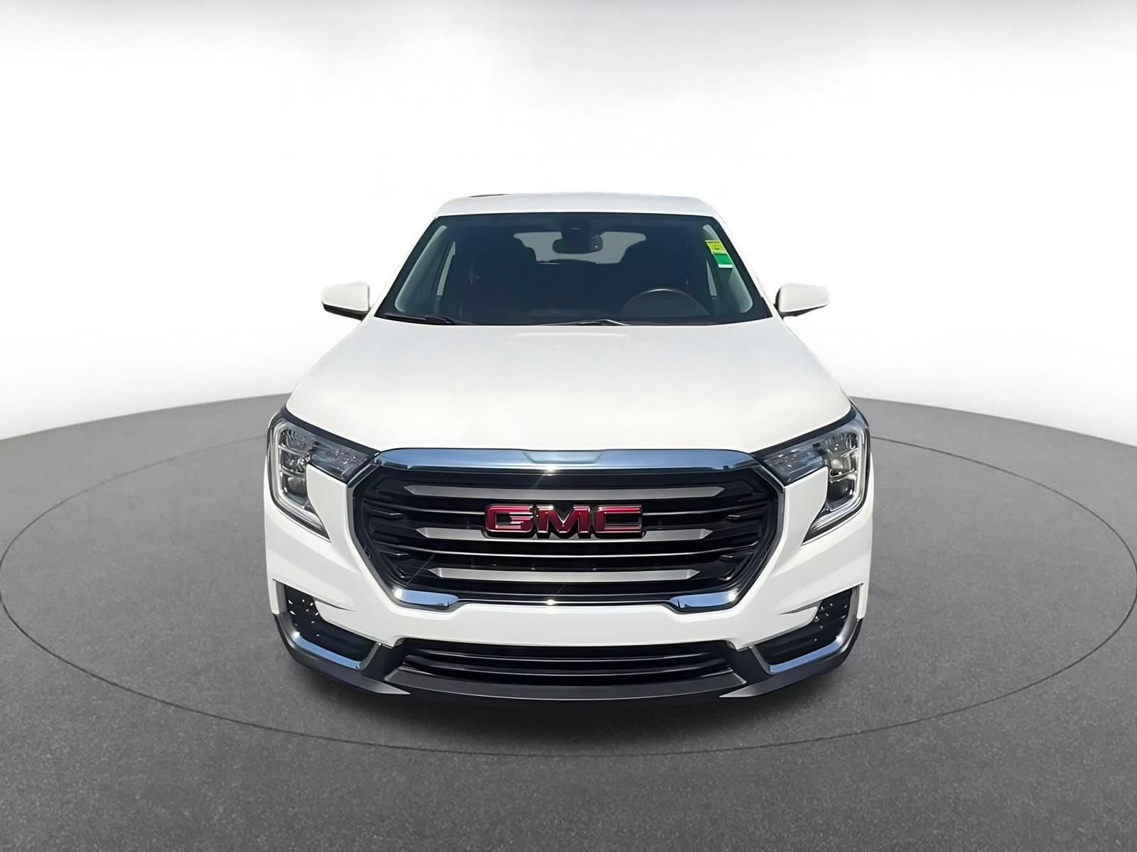 Used 2024 GMC Terrain SLE FWD image 4
