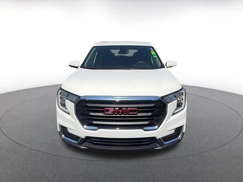 Used 2024 GMC Terrain SLE FWD image 4