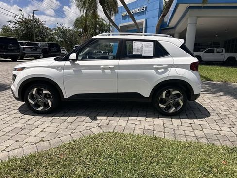 Used 2025 Hyundai Venue SEL FWD image 33