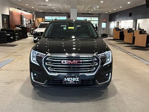 Used 2022 GMC Terrain SLT w/ Tech Package image 2