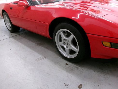 Used 1995 Chevrolet Corvette Convertible RWD image 16