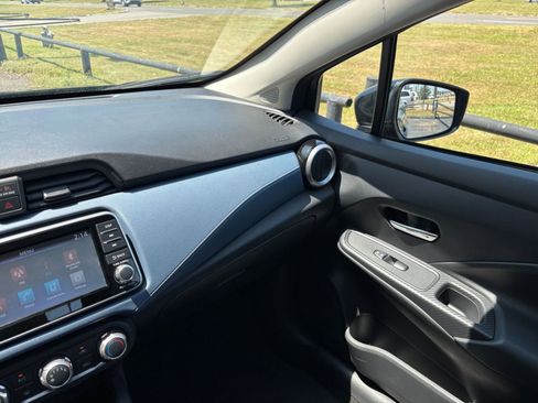 Used 2025 Nissan Versa SV FWD image 33