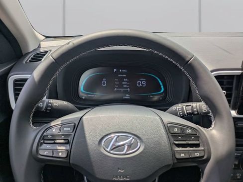 Used 2025 Hyundai Venue Limited FWD image 28