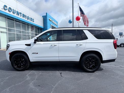 Used 2022 GMC Yukon AT4 w/ Technology Package AWD/4WD image 5