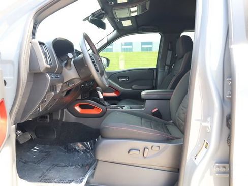 Certified 2025 Nissan Frontier PRO-4X w/ Interior Protection Package AWD/4WD image 13