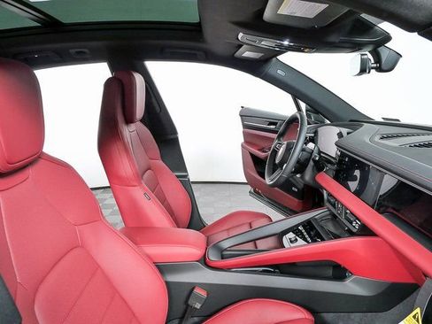 New 2026 Porsche Macan Electric image 23