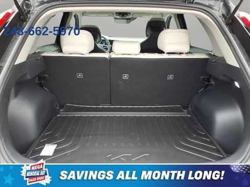 Used 2024 Kia Niro EX Touring FWD image 9