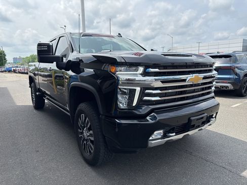 Used 2022 Chevrolet Silverado 3500 High Country image 3