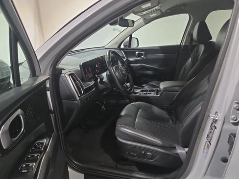 Used 2025 Kia Sorento S image 6