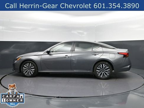 Used 2024 Nissan Altima 2.5 SV FWD image 4