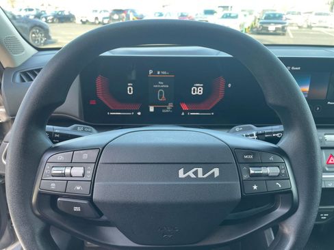 Used 2025 Kia K4 LXS image 28