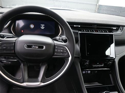 New 2025 Jeep Grand Cherokee L Laredo image 41