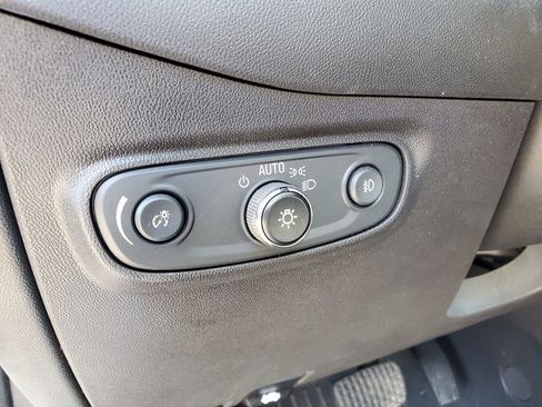 Used 2023 Chevrolet Equinox Premier FWD image 16