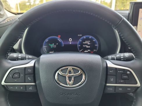 Used 2024 Toyota Highlander Limited AWD/4WD image 20