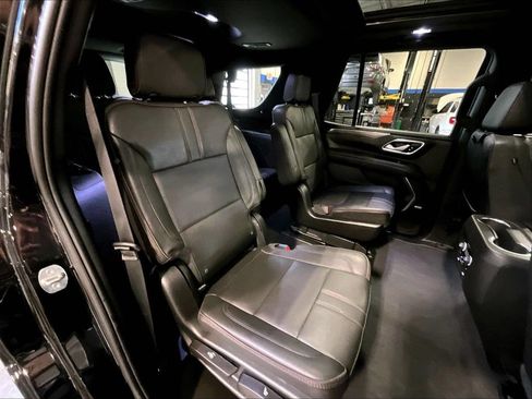 Used 2022 Chevrolet Tahoe RST w/ Luxury Package AWD/4WD image 16