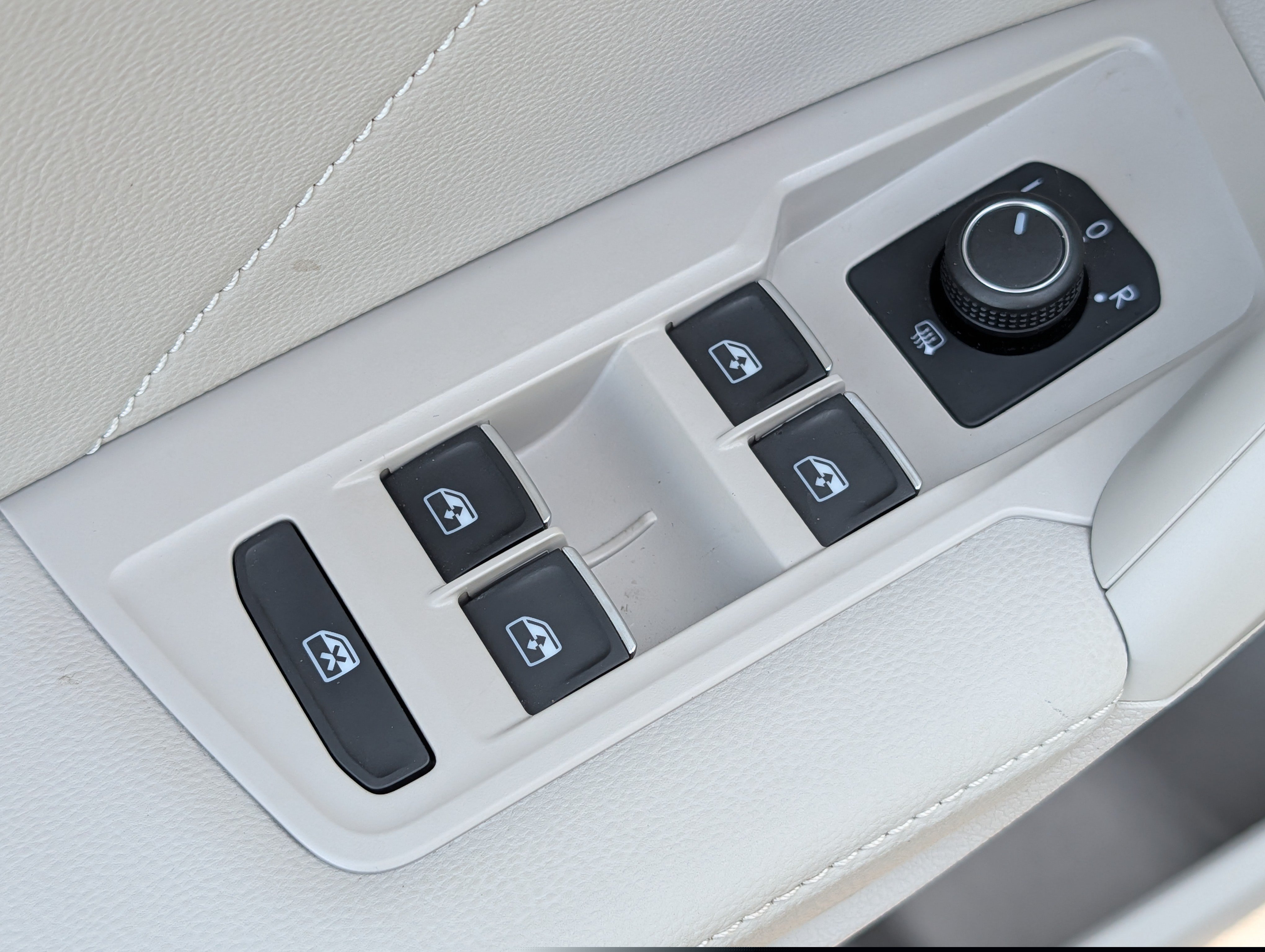 Certified 2024 Volkswagen Tiguan SE AWD/4WD image 19