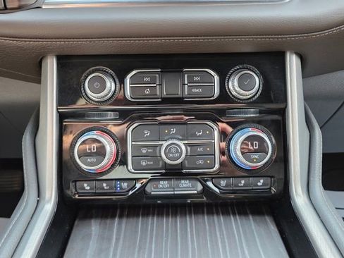 Used 2022 GMC Yukon XL Denali w/ Denali Premium Package AWD/4WD image 19