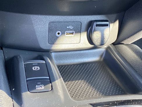 Used 2020 Nissan Rogue SV w/ Premium Package AWD/4WD image 15