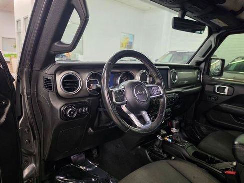 Used 2019 Jeep Wrangler Unlimited Sahara AWD/4WD image 8