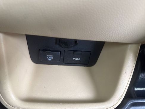 Used 2015 Toyota Highlander Limited w/ Driver Technology Package image 31