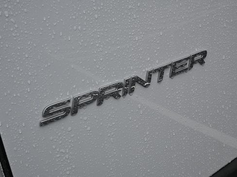 Used 2024 Mercedes-Benz Sprinter 2500 image 28