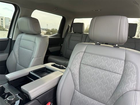 Used 2024 Toyota Tundra Limited image 9