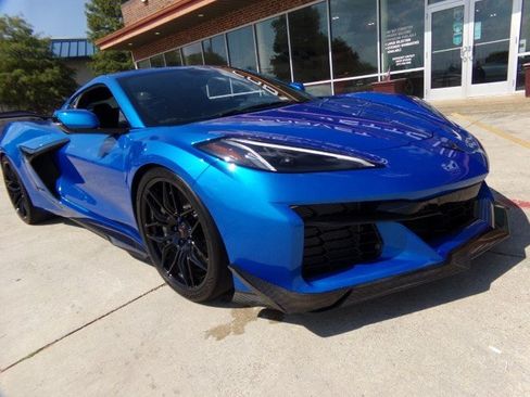 Used 2025 Chevrolet Corvette Z06 w/ Z07 Performance Package RWD image 3