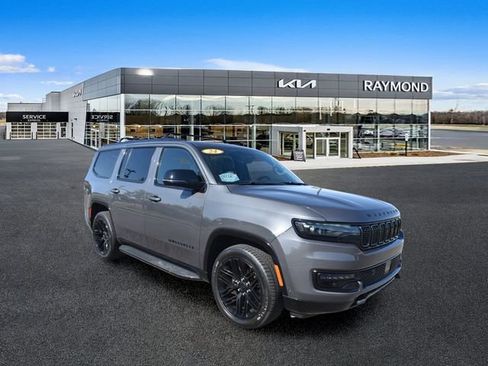 Used 2024 Jeep Wagoneer Series II AWD/4WD image 10