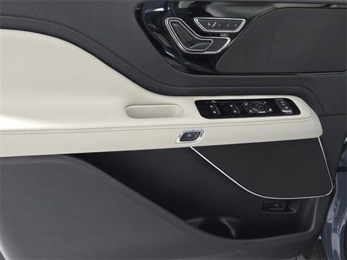 New 2026 Lincoln Aviator Premiere image 24