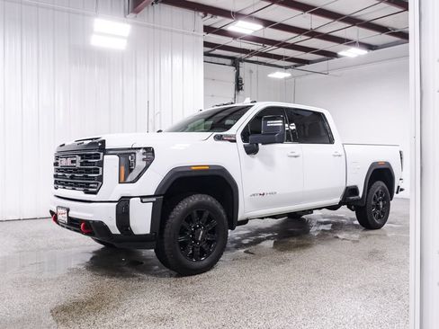 Used 2026 GMC Sierra 2500 AT4 AWD/4WD image 3