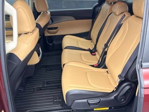 Used 2023 Kia Carnival LX FWD image 58