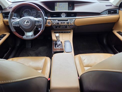 Used 2017 Lexus ES 350 w/ Luxury Package FWD image 14
