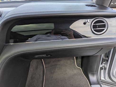 Used 2018 Bentley Bentayga Onyx Edition image 34