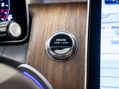 Used 2025 Mercedes-Benz GLC 350e 4MATIC image 20