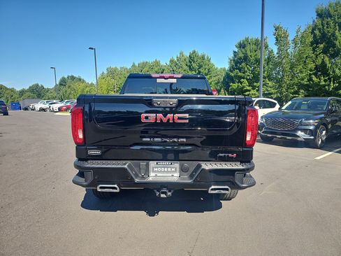 Used 2024 GMC Sierra 1500 AT4 w/ Technology Package AWD/4WD image 8